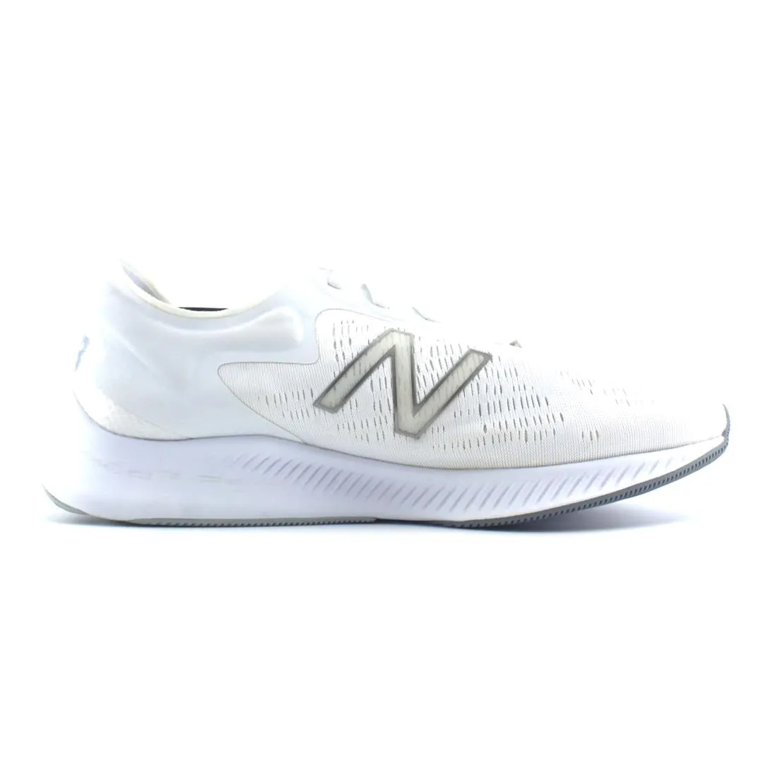 NEW BALANCE  PESU